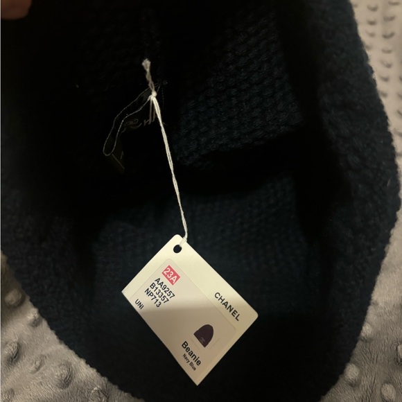 Auth Chanel Logo Beanie Navy - Picture 4 of 8